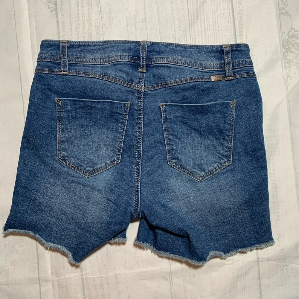 1822 Denim jean shorts. Size 4.